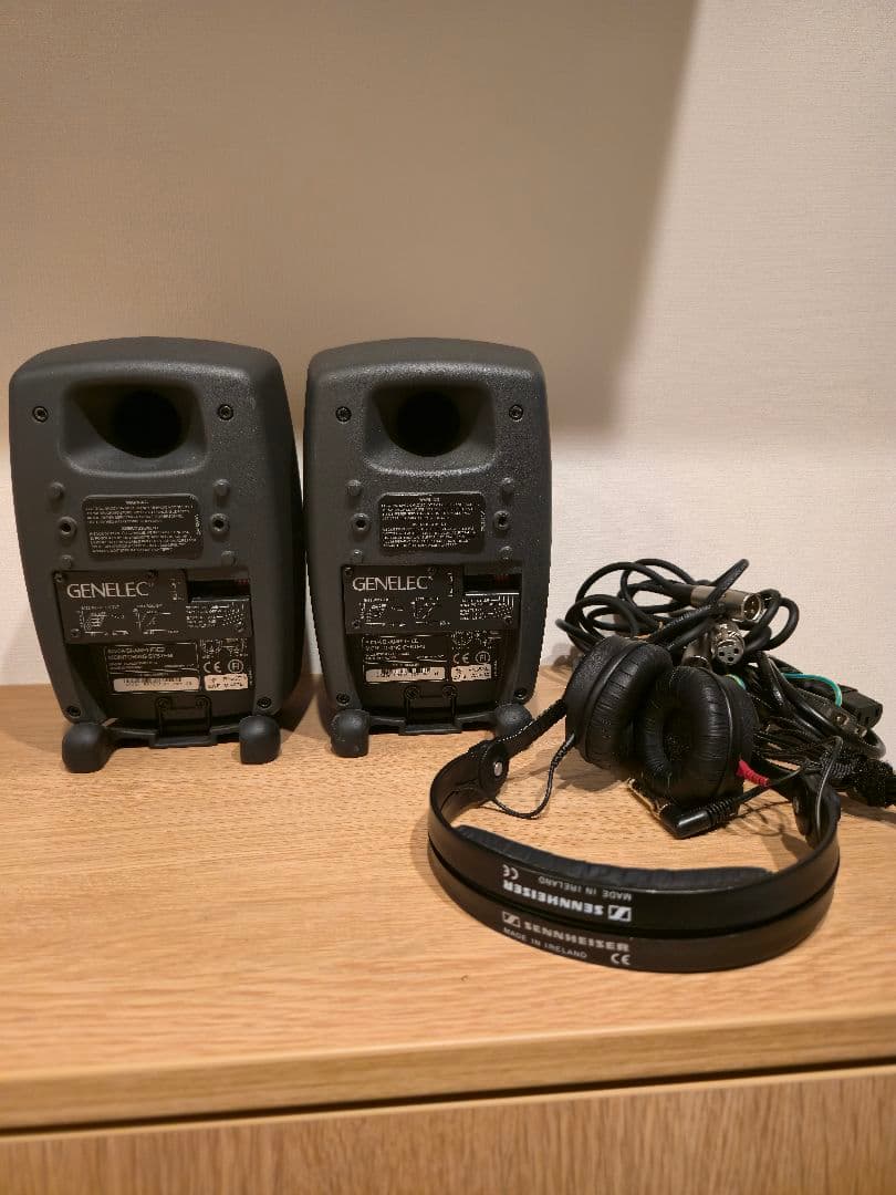 GENELEC MODEL8020A スピーカーSENNHEISERヘッドフォン