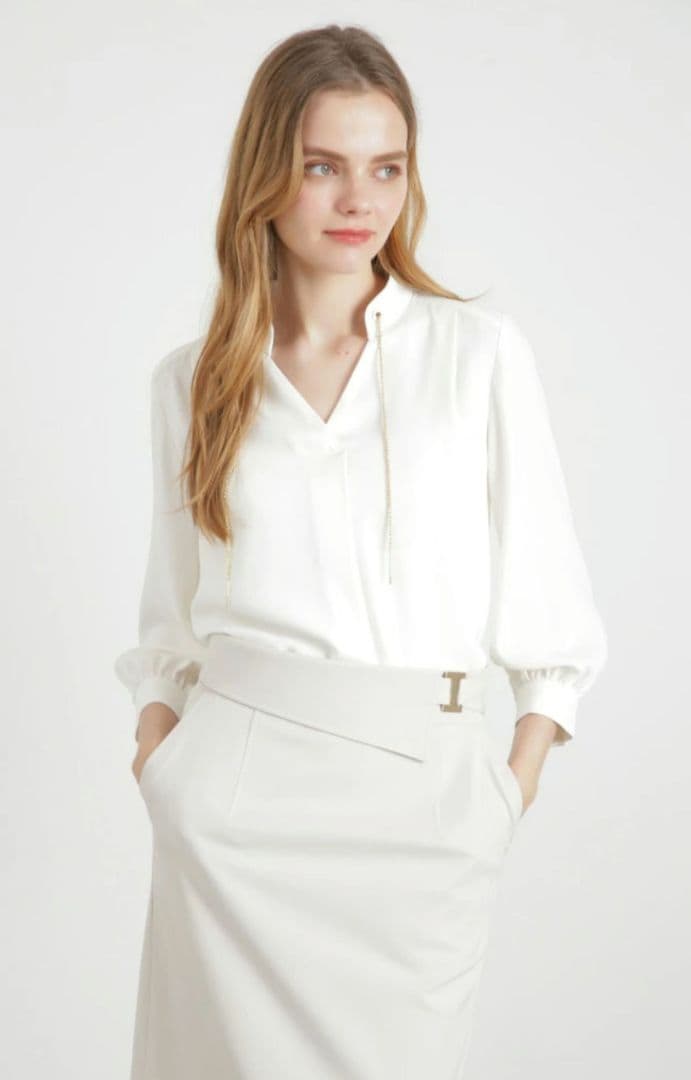 美品 ピンキーアンドダイアン2024 チェーンスタンドブラウス ホワイト 38