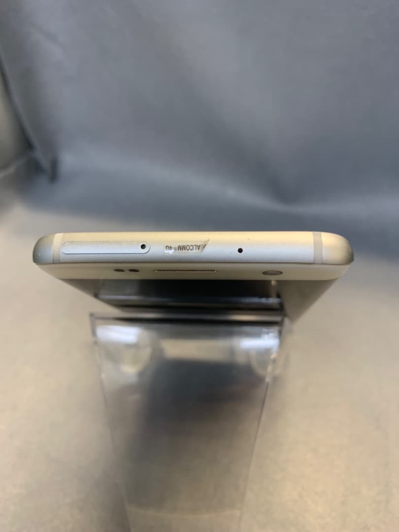 美品　国内版　SIMフリー　Galaxy s7 edge ホワイト色