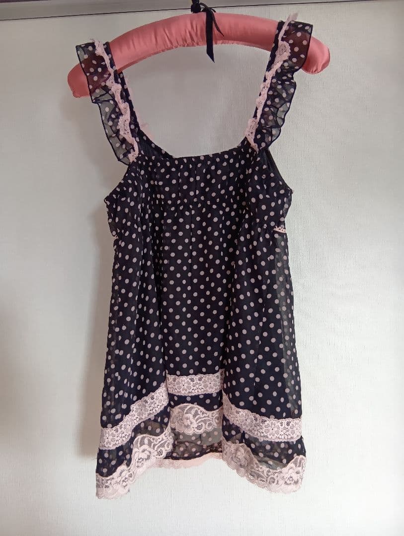 トゥララ　リズリサ　ブラック/ピンク ドット柄 フリルキャミソール