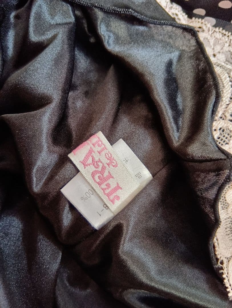 トゥララ　リズリサ　ブラック/ピンク ドット柄 フリルキャミソール