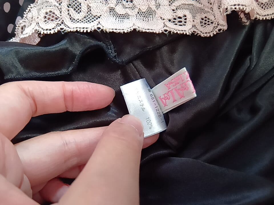 トゥララ　リズリサ　ブラック/ピンク ドット柄 フリルキャミソール