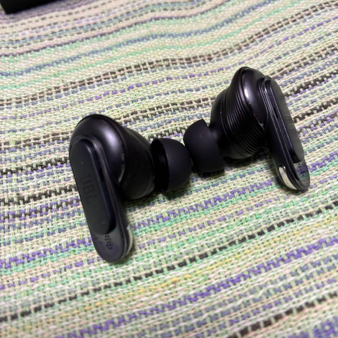 ほぼ未使用JBL TOUR PRO 2 ワイヤレスイヤホン ケース付