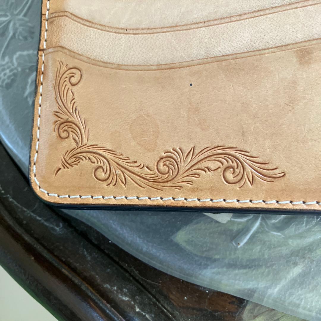 ハワイアン柄本革カービングの長財布