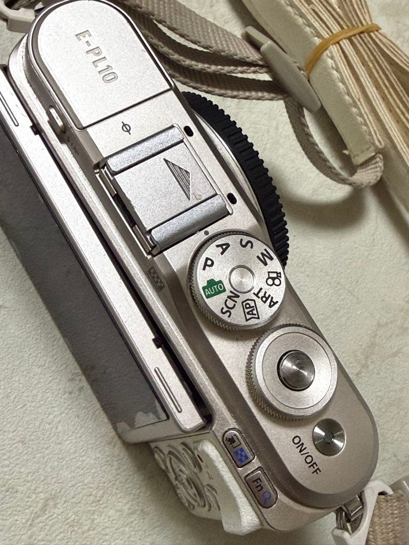 【ジャンク品】OLYMPUS PEN E-PL10 シルバー 本体ストラップ付き
