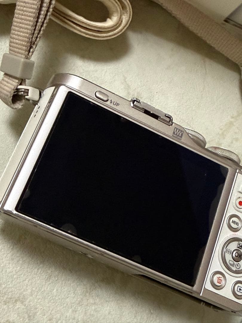 【ジャンク品】OLYMPUS PEN E-PL10 シルバー 本体ストラップ付き