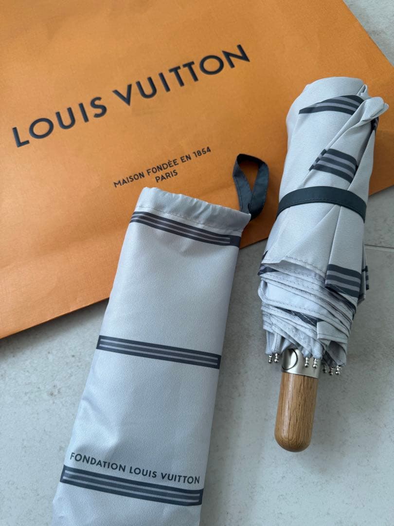 【新品未使用】ルイ・ヴィトン財団限定 折りたたみ傘