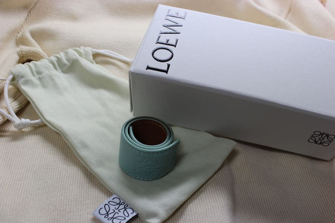 LOEWE ミントグリーン レザーバングル アナグラム