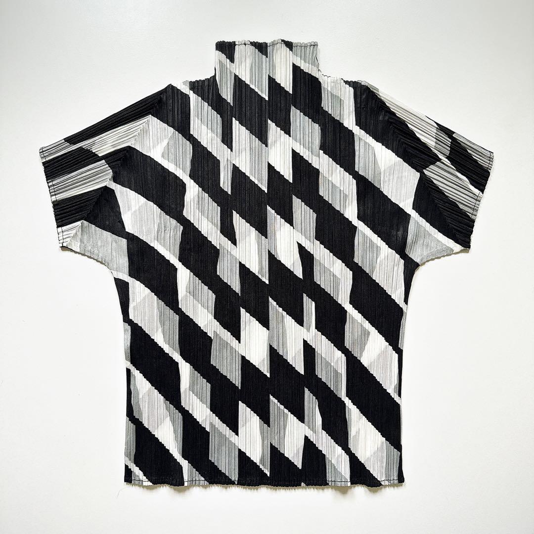 美品 プリーツプリーズ ブラウス プルオーバー 幾何学 モノトーン