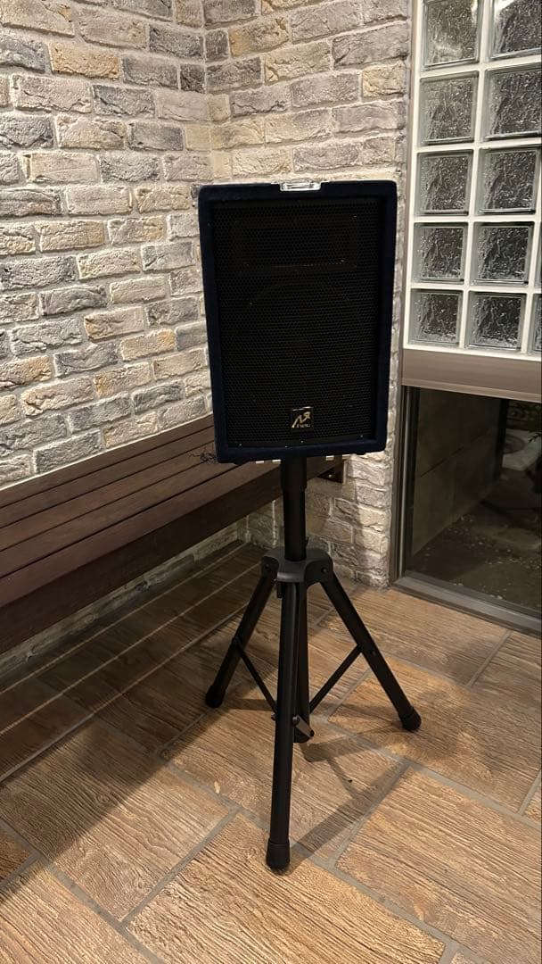 三脚のみの出品　スピーカーは付属しません！