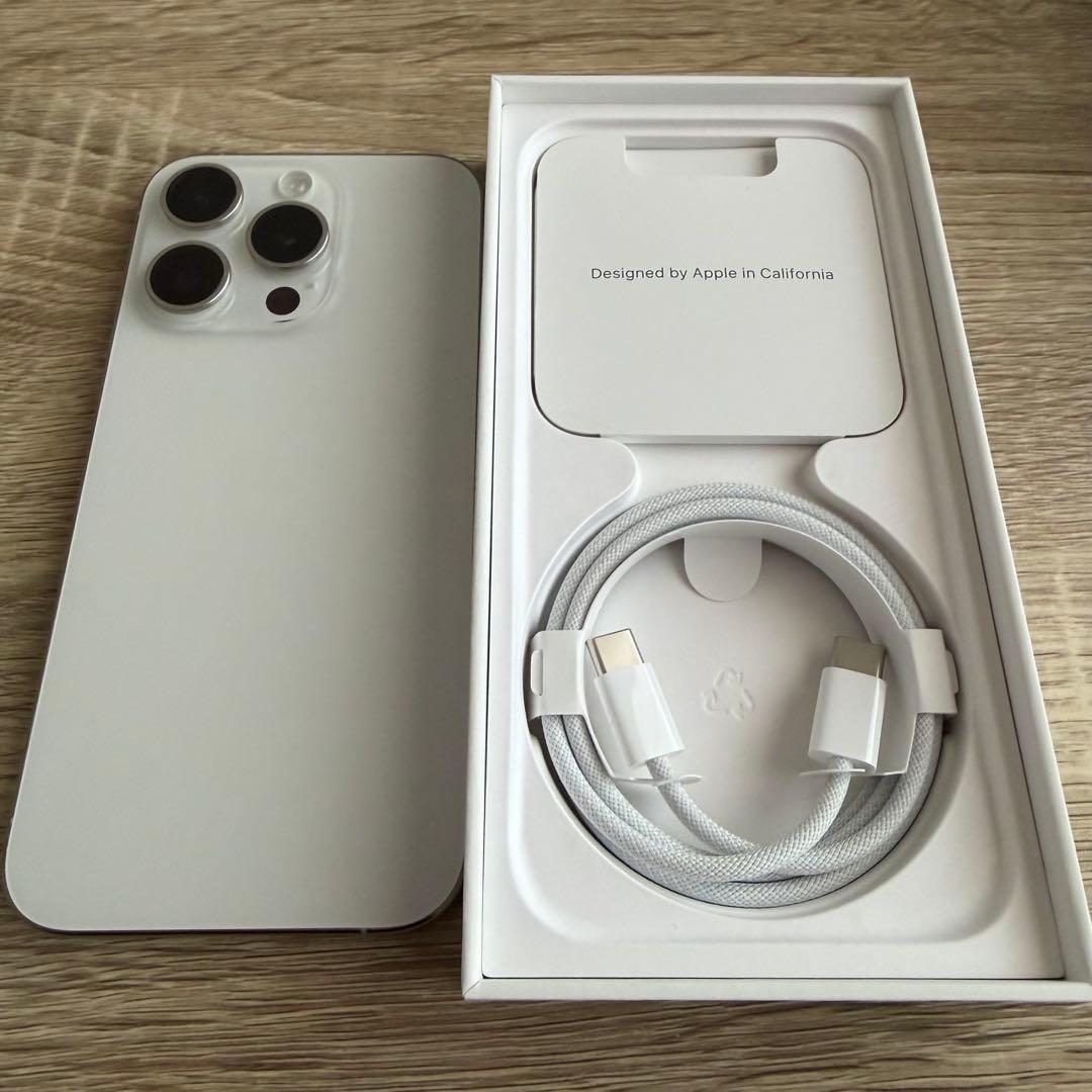 【美品】Apple iPhone 15Pro シルバー