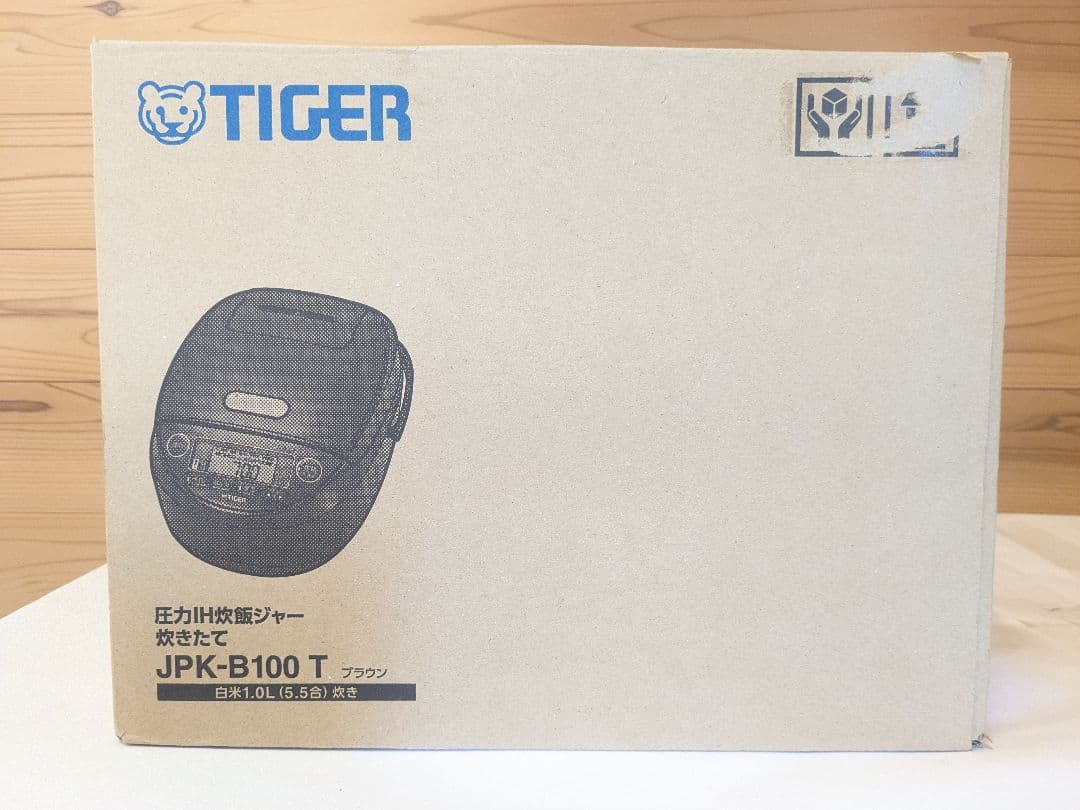 【未使用】タイガー　TIGER 炊飯器 5.5合 ブラウン JPK-B100T