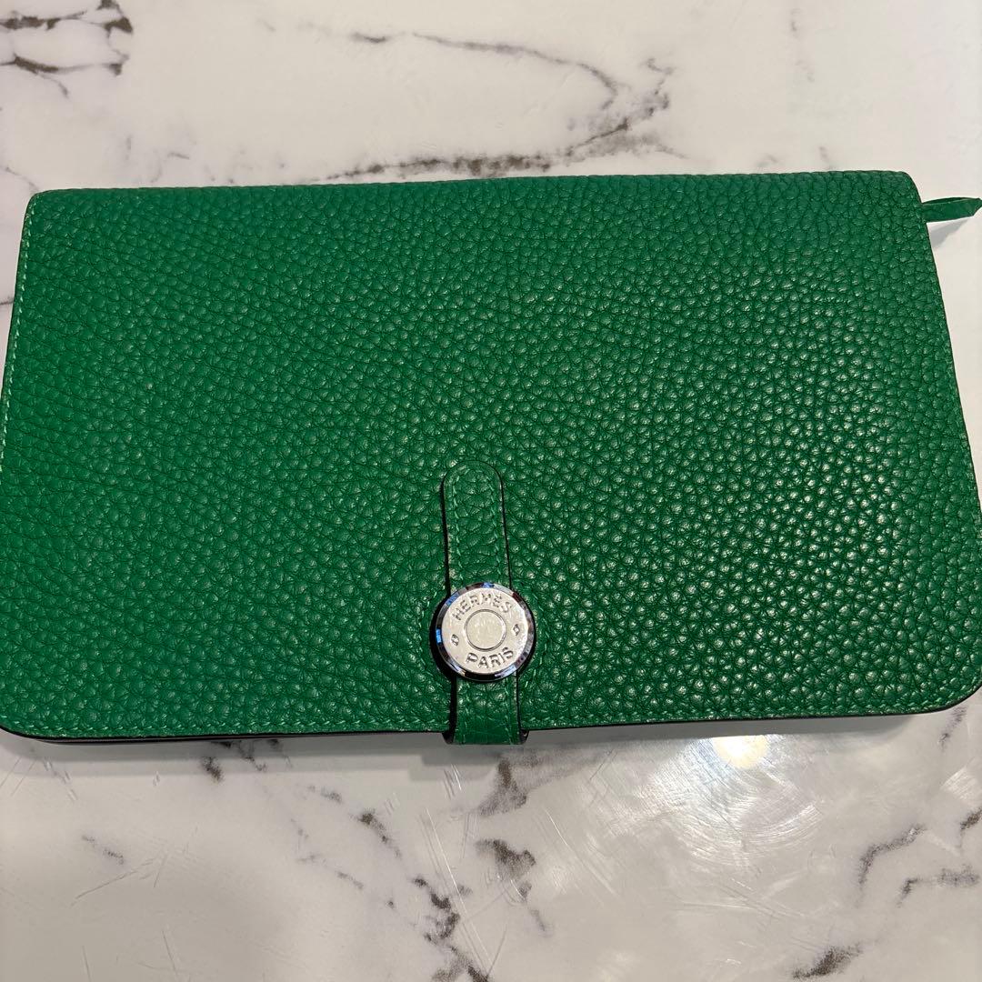 値下げ☆グリーンレザー長財布 小型ポーチ付き