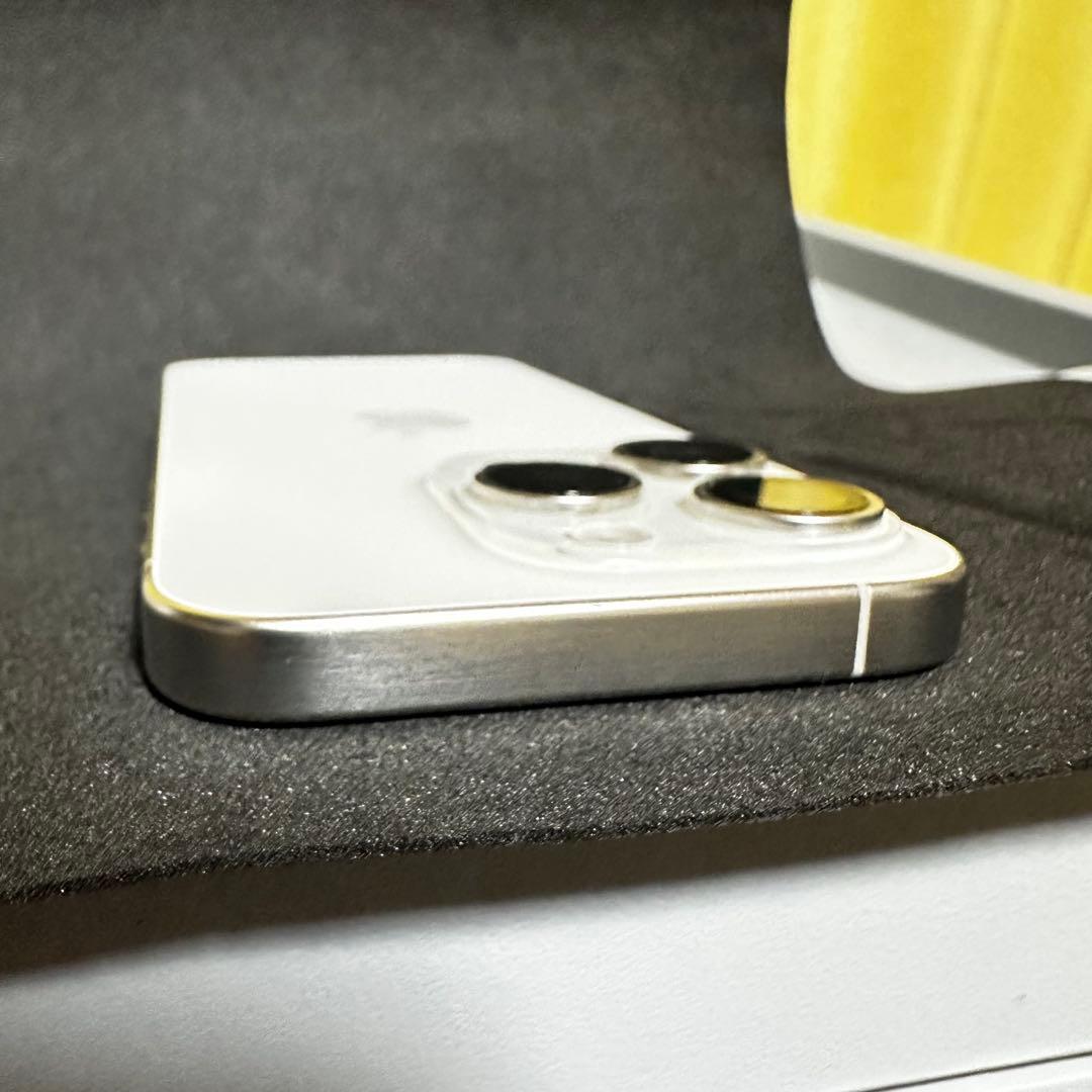 iPhone 15 Pro 256GB SIMフリー バッテリー残量100%