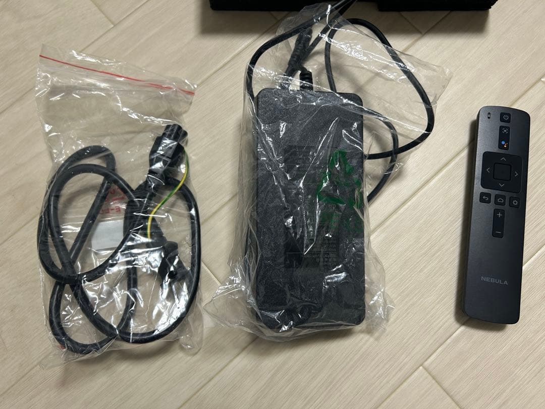 Anker Nebula Cosmos 台座付き