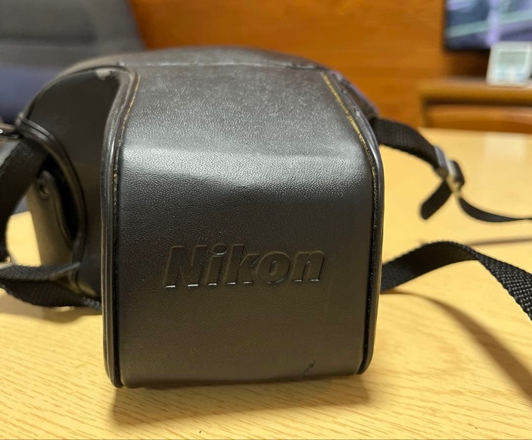 【Nikon FM10 】フィルムカメラ 35〜70㎜レンズ、専用ケース付き