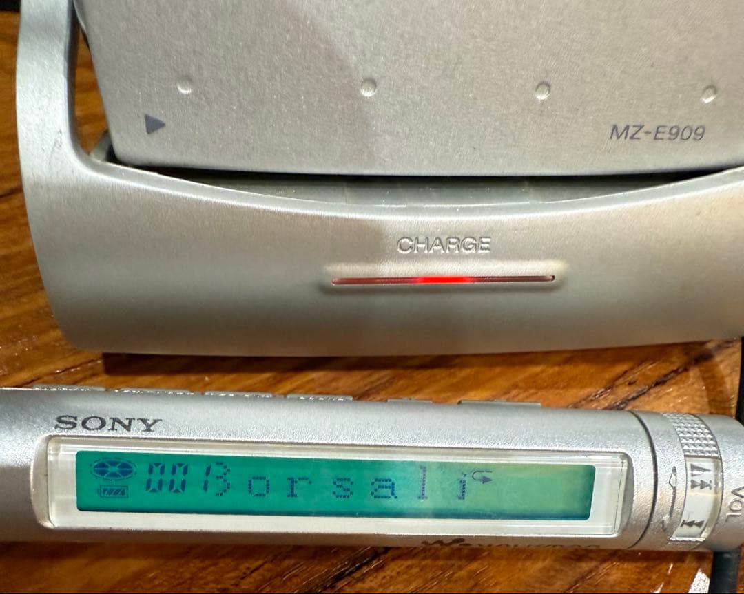 SONY ポータブルミニディスクプレーヤー MZ-E909　動作品