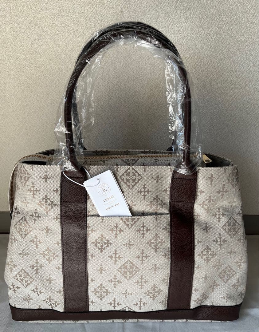 送料込【新品・未使用】russetモノグラムバック