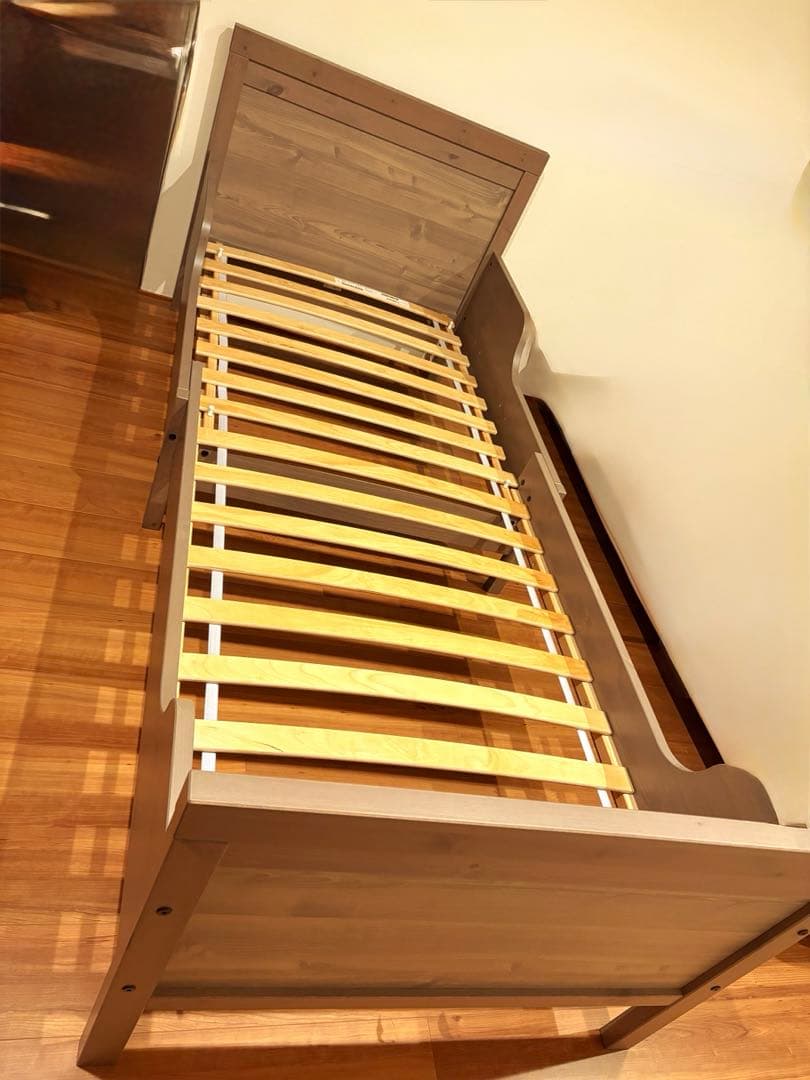 IKEA　シングルベッド　ベビー〜子ども　伸長式 グレーブラウン