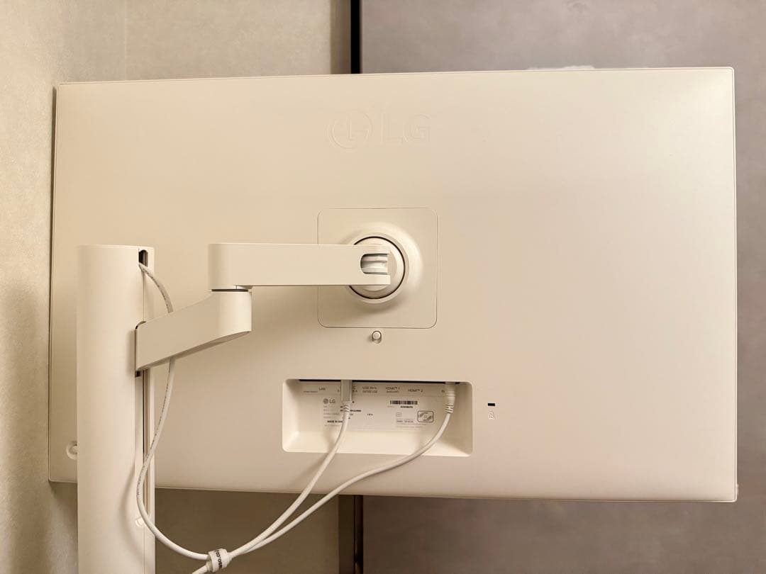 LG 32SQ780S-W（31.5インチ 4Kスマートモニター）