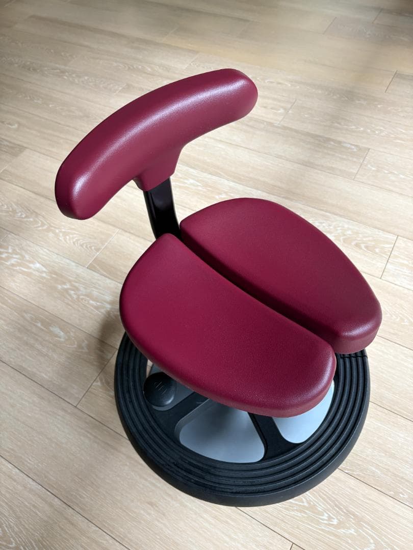 【美品】アーユル・チェアー　ルナ / レッド　足置きリング付き