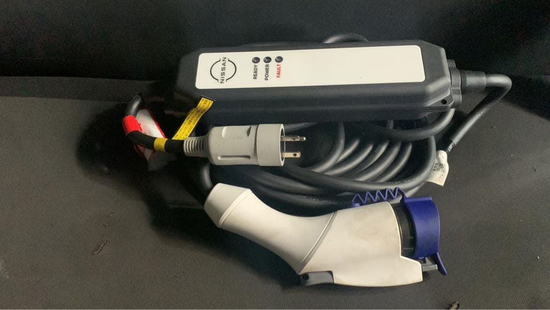 NISSAN 充電ケーブル AC200V 15A