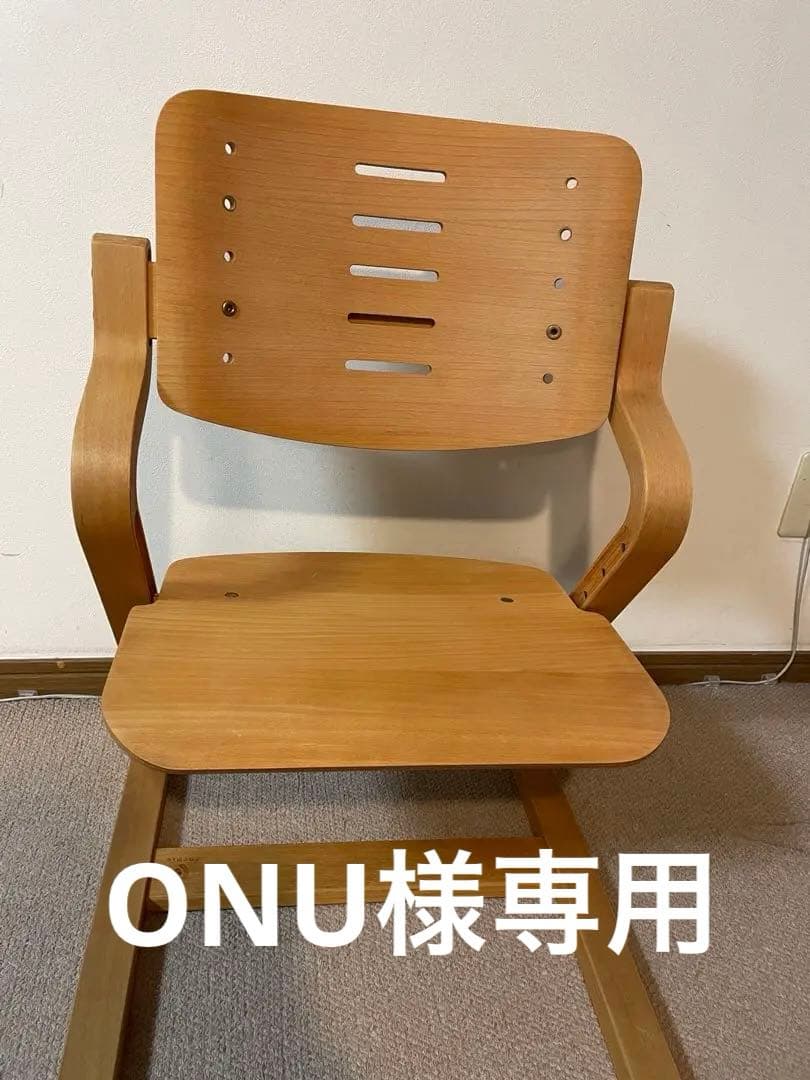 フォルミオ　デスクチェアー