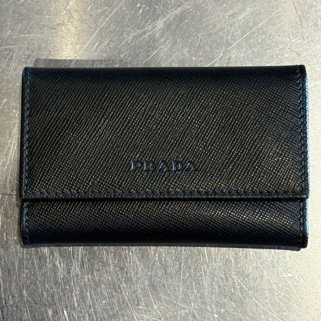 未使用品 PRADA ブラック サフィアーノレザー キーケース