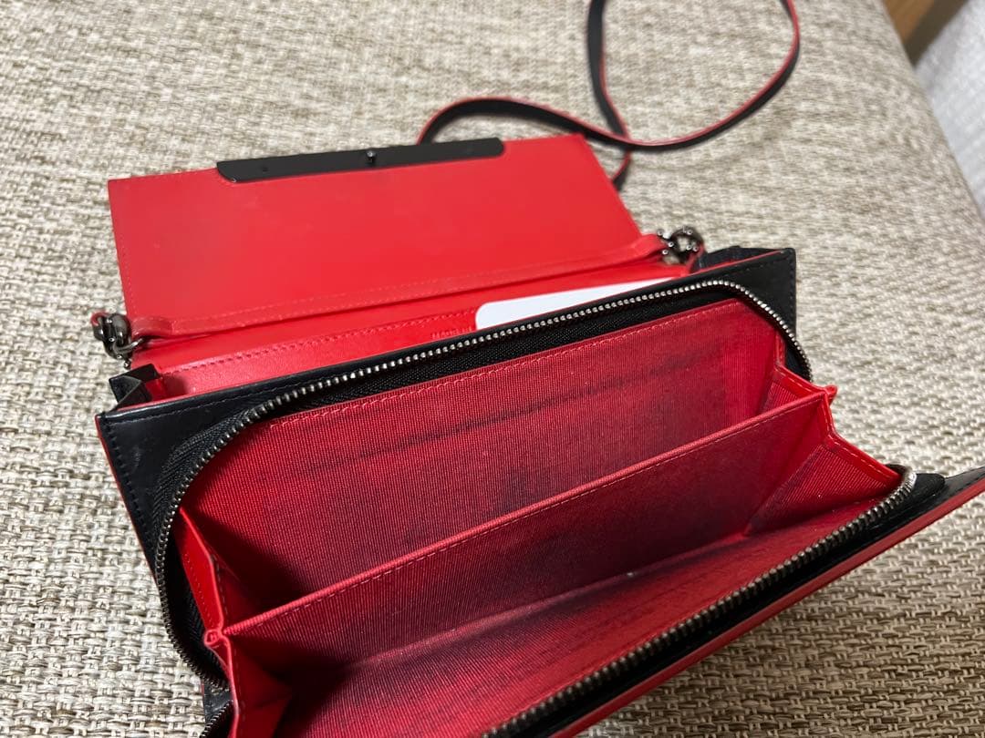 クリスチャンルブタン　財布　ストラップ付き