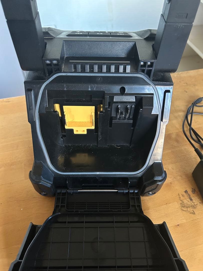 【3点セット】マキタスピーカー　マキタバッテリー充電器 18v互換バッテリー