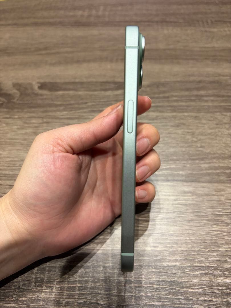 iPhone15 グリーン 128gb simフリー　美品　緑