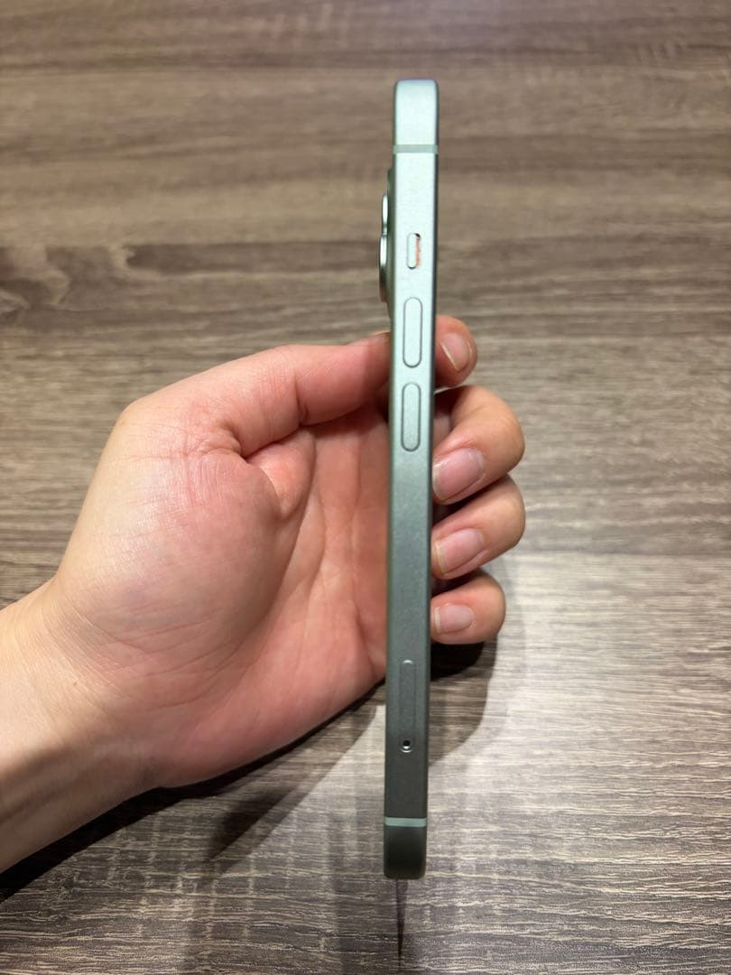 iPhone15 グリーン 128gb simフリー　美品　緑