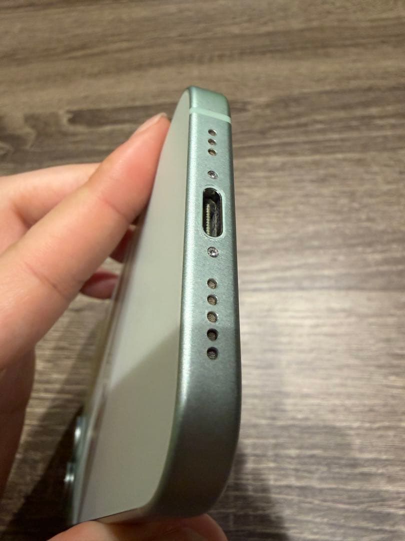 iPhone15 グリーン 128gb simフリー　美品　緑