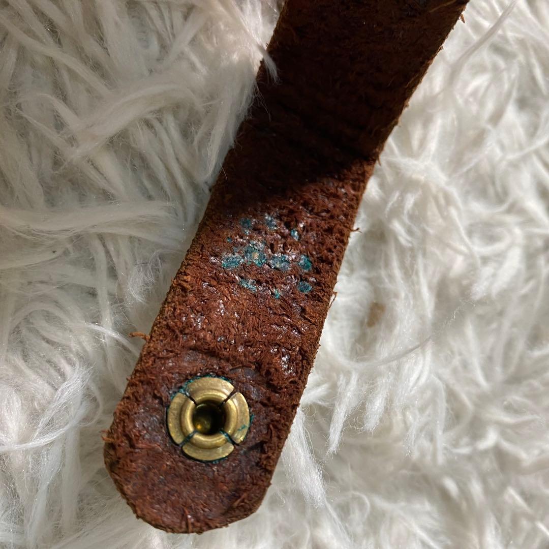 【良品】エイチティーシー　ウォレットチェーン　フラワースタッズ　ビジュー　レザー