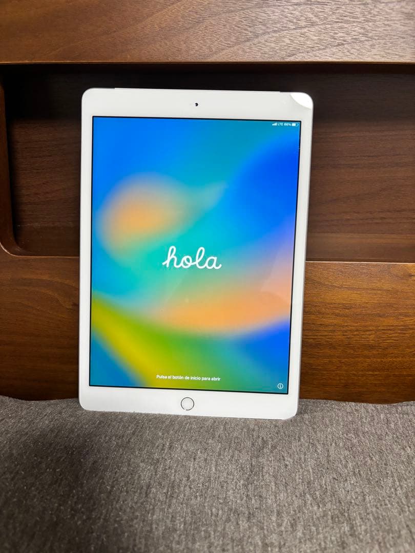 iPad 第7世代 128GB セルラーモデル SIMフリーキーボード付き