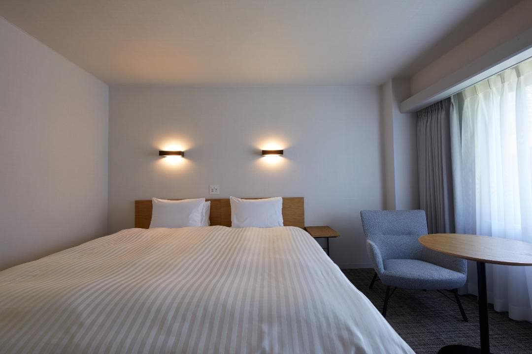 羽毛掛布団とデュベ風ストライプカバー（キングサイズ）K4