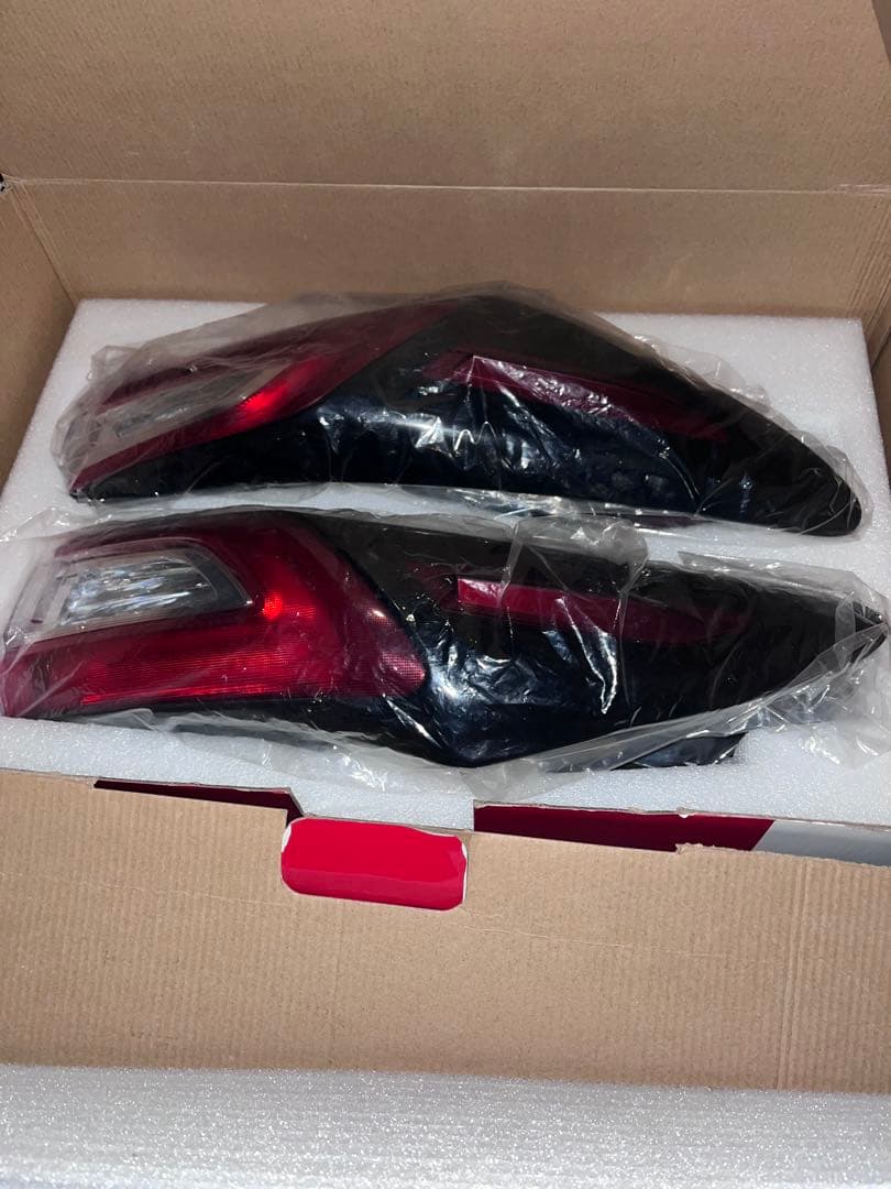 60ハリアー後期純正テールランプ4個セット