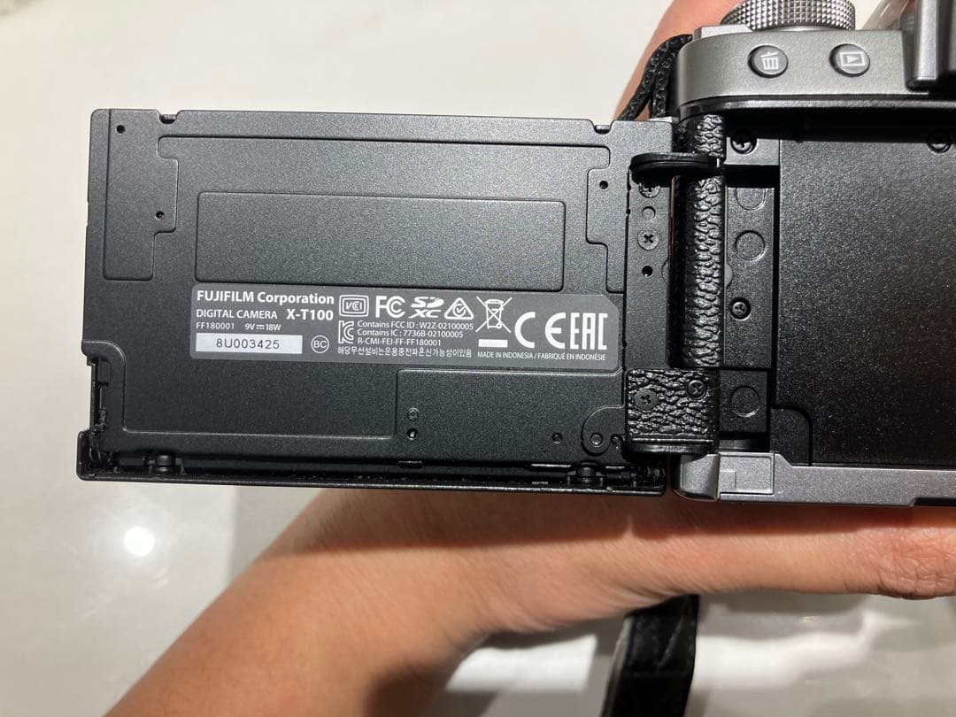 FUJIFILM X-T100 ミラーレス一眼 シルバー