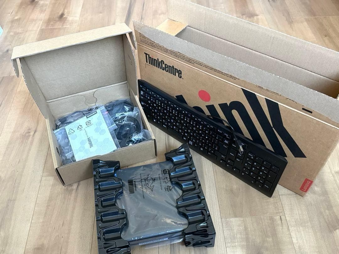 レノボ Lenovo ThinkCentre neo 50q Tiny Gen4