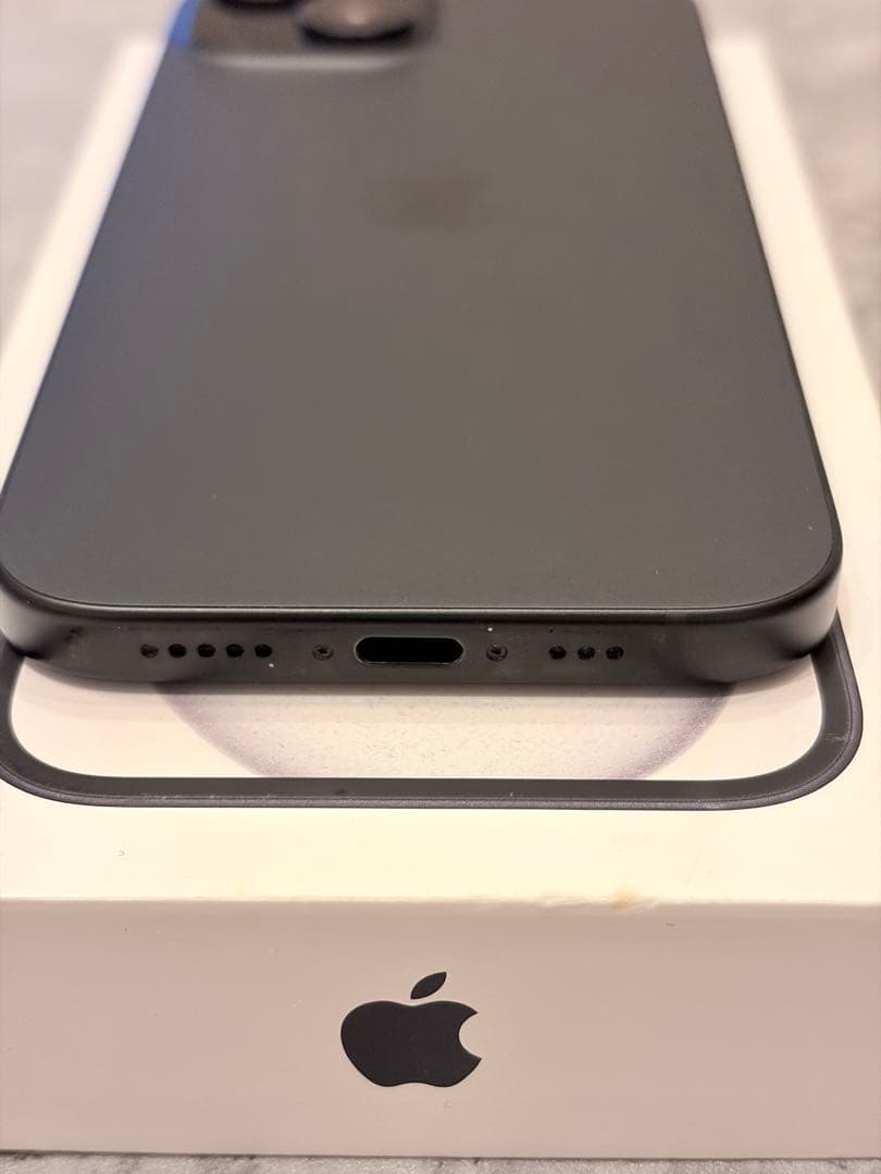 iPhone 15 256GB simフリー