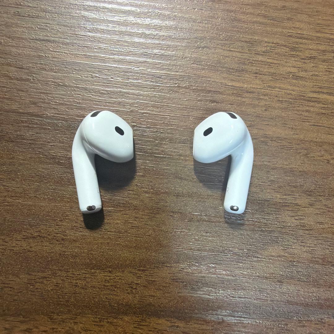 AirPods4 アクティブノイズキャンセル　箱付き イヤホンケース２つ付き
