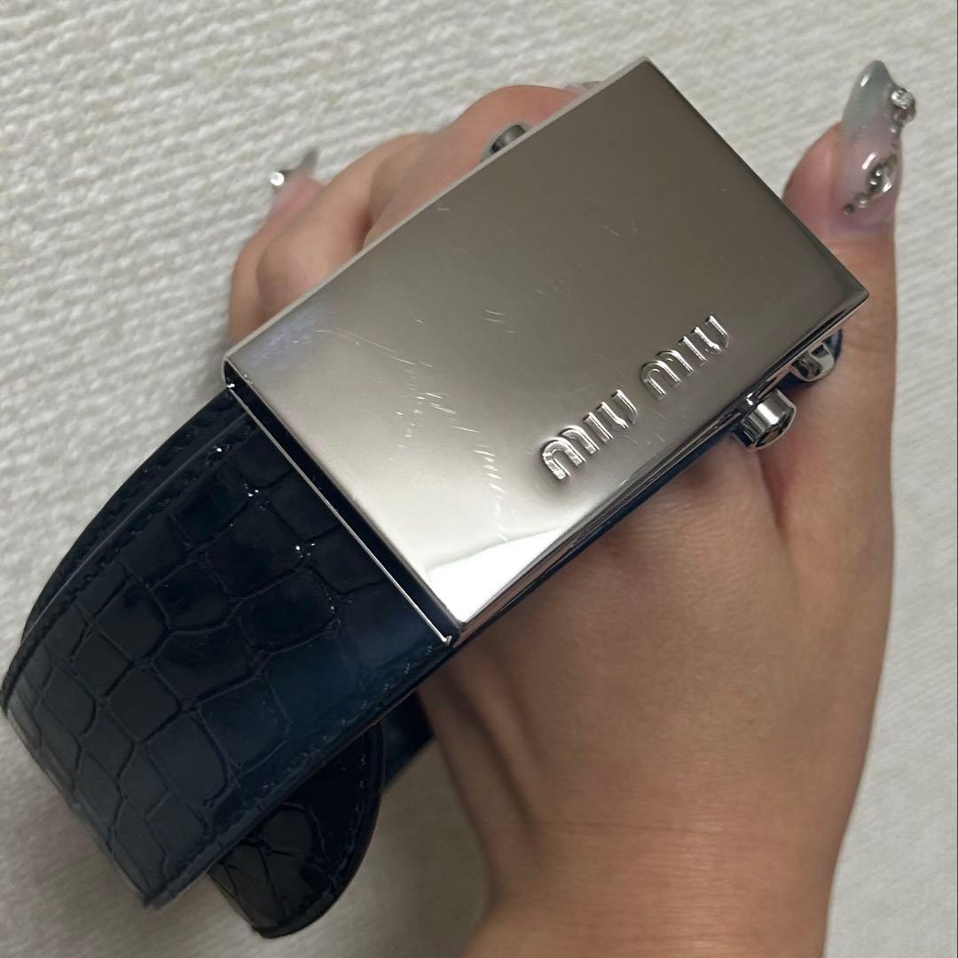 miumiu ミュウミュウ　ブラックレザーベルト シルバーロゴ刻印バックル