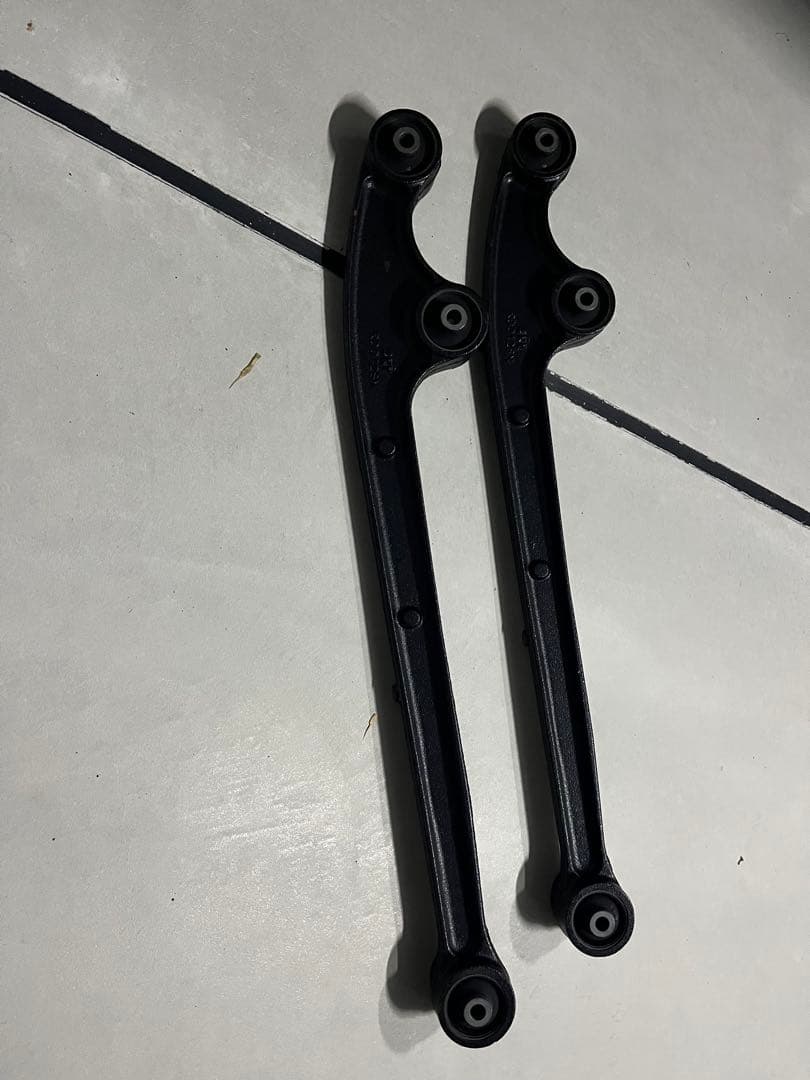 ジムニーシエラ JB74 純正 リーディングアーム