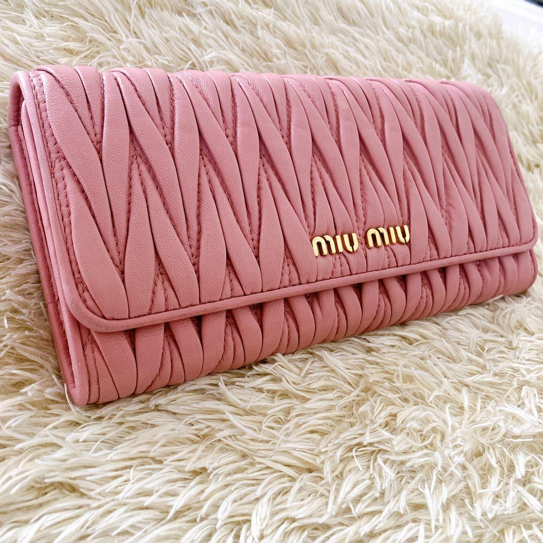 良品✨ミュウミュウ 長財布 マテラッセ マトラッセ 金ロゴ ピンク系 フラップ