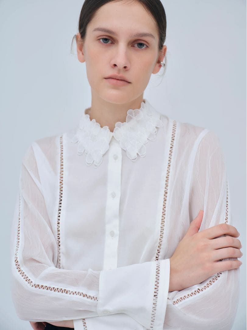 laubeblanc Orchid Embroidered Collar シャツ