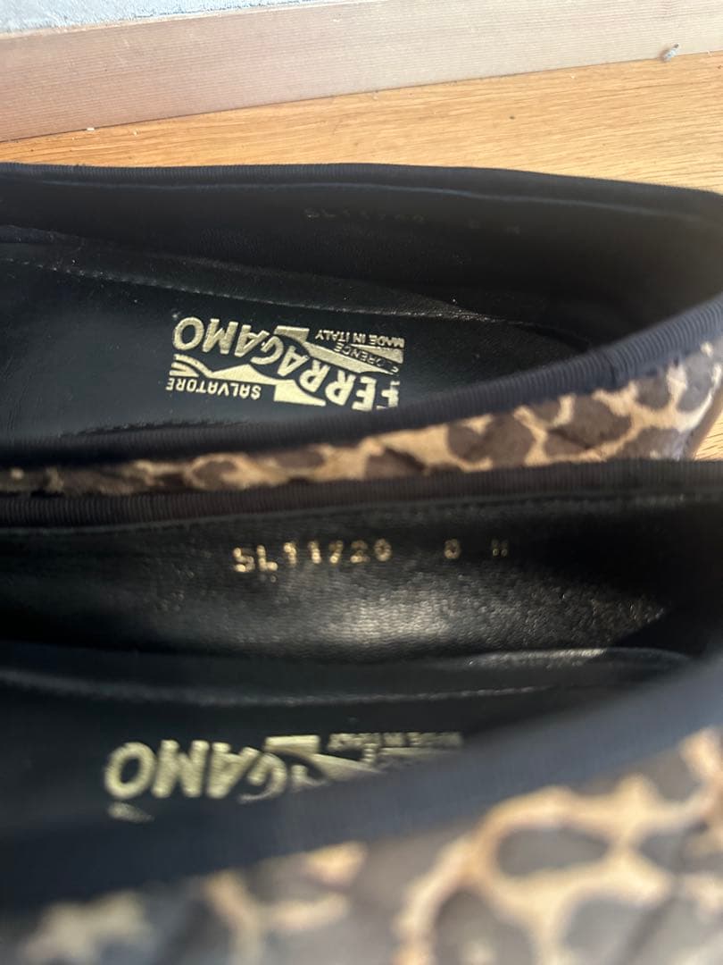 フェラガモ　ヒョウ柄リボン付きフラットシューズ　8