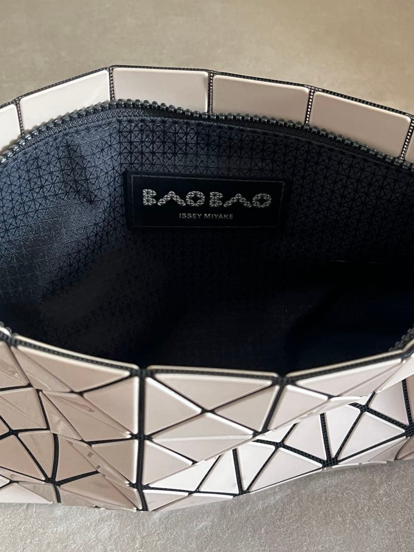 4-YD067バオバオイッセイミヤケベージュ クラッチバッグ