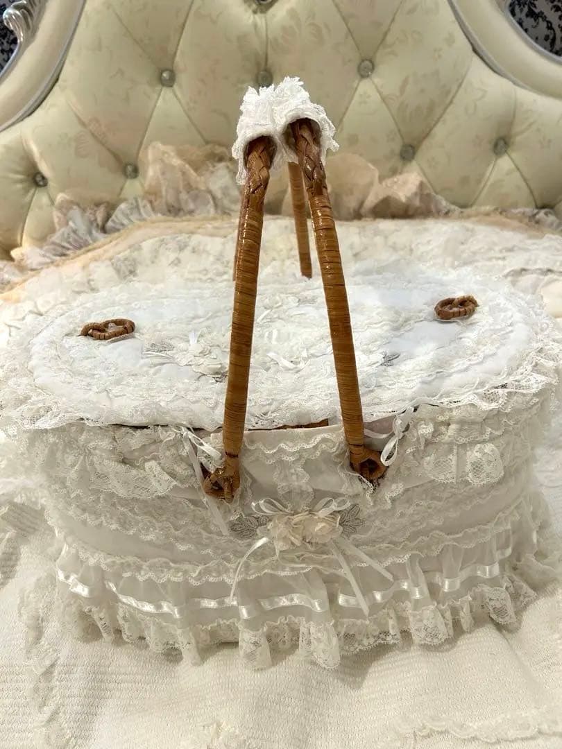 【新品未使用】さえらヒスクローネかごホワイトレースバスケット