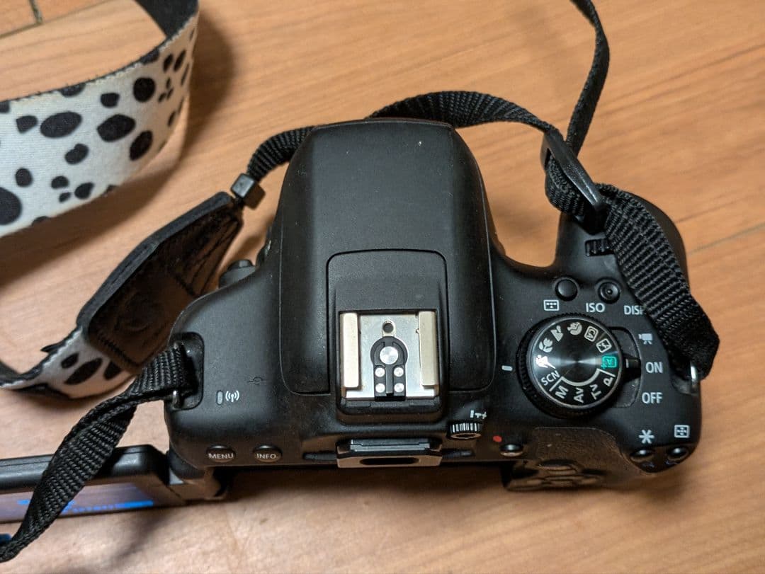 ジャンク Canon EOS Kiss X8i デジタル一眼レフ