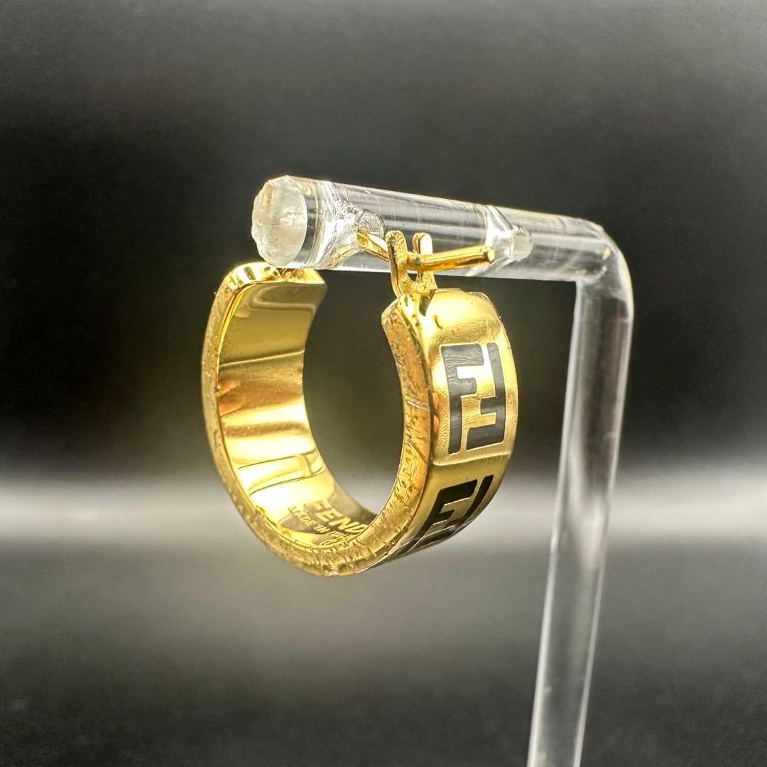 美品✨　FENDI　フェンディ　ピアス　フープ　ゴールド　1682